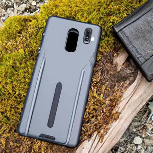 Explore the great outdoors with your Samsung Galaxy Note 9 securely protected in this rugged case.
